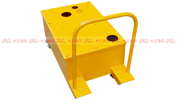 <i style='color:red'>液压油箱</i>的结构与设计